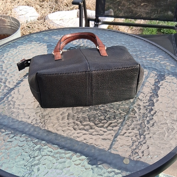 Fossil Black Leather Tote with Brown Handles - Picture 4 of 10